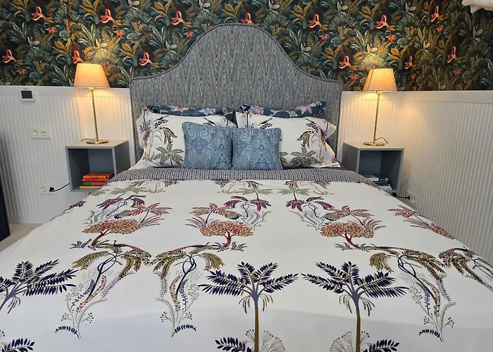 Sun & Palms - Bluebird Designer